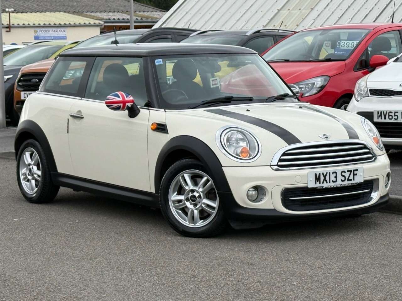 A 2013 MINI COOPER 1.6i COOPER 5d 122 BHP AUTOMATIC A 2013 MINI COOPER 1.6i COOPER 5d 122 BHP AUTOMATIC