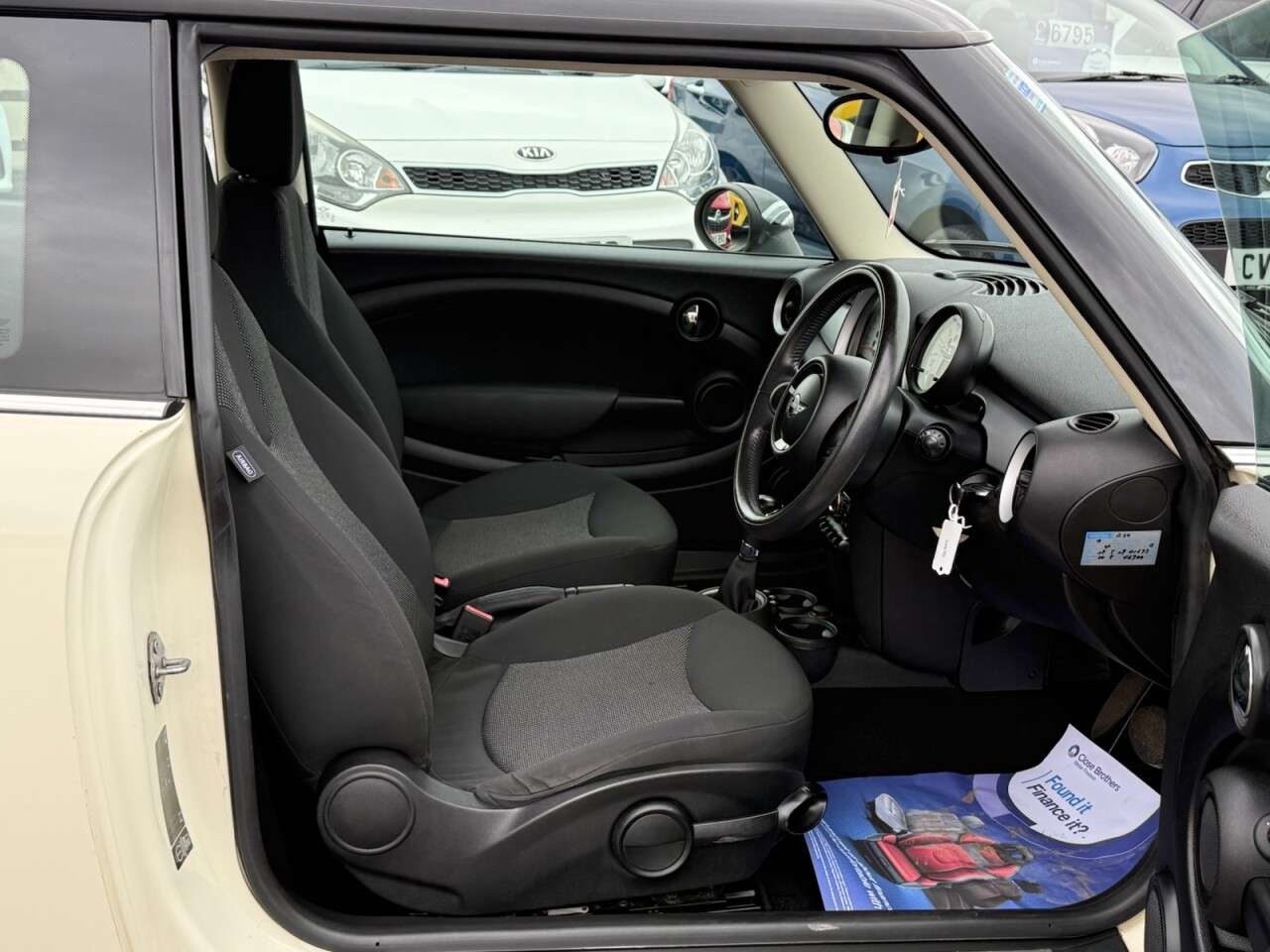 A 2013 MINI COOPER 1.6i COOPER 5d 122 BHP AUTOMATIC A 2013 MINI COOPER 1.6i COOPER 5d 122 BHP AUTOMATIC