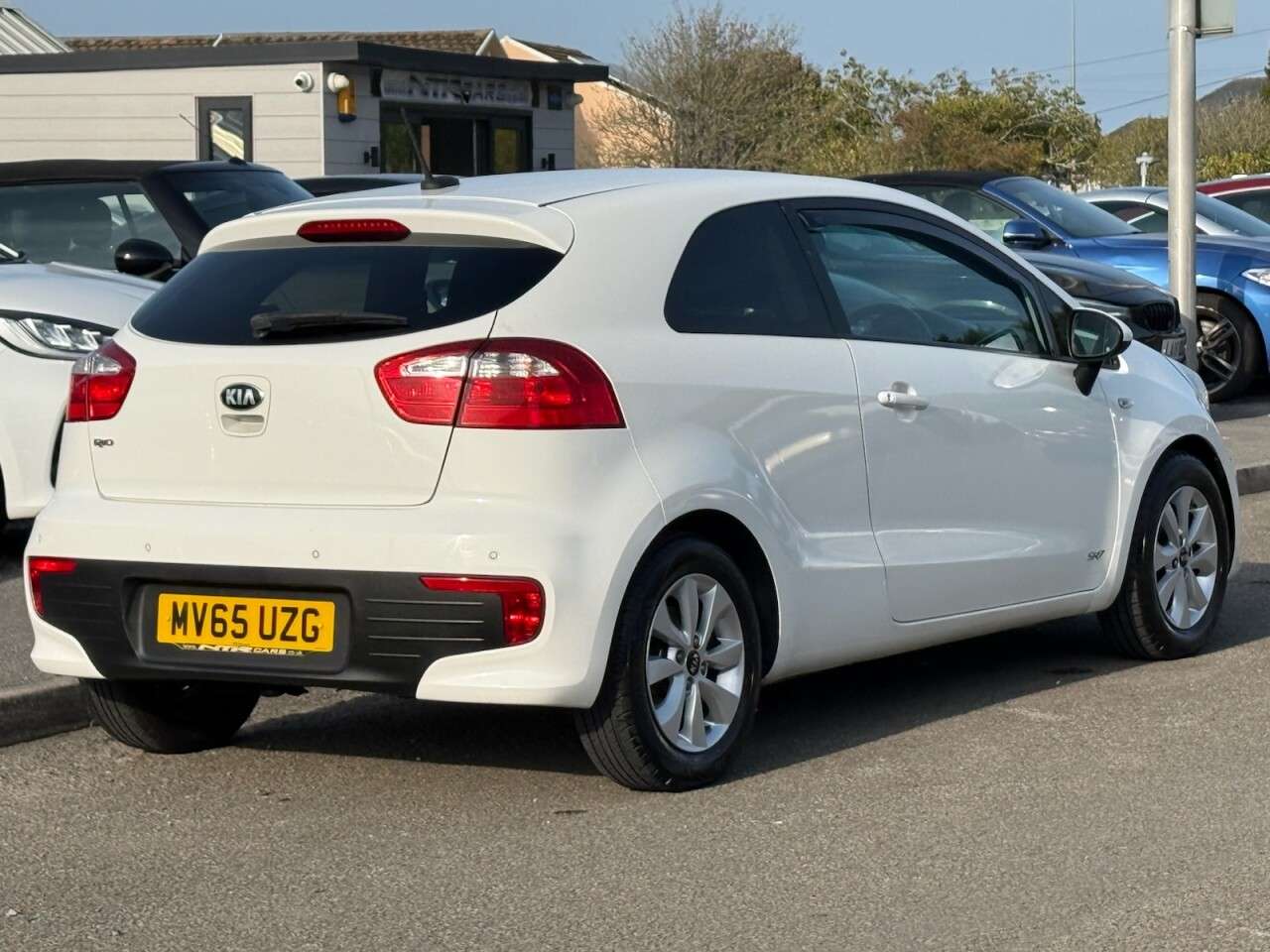 A 2015 KIA RIO 1.25 SR7 Hatchback 3dr Petrol Manual Euro 6 (84 bhp) A 2015 KIA RIO 1.25 SR7 Hatchback 3dr Petrol Manual Euro 6 (84 bhp)