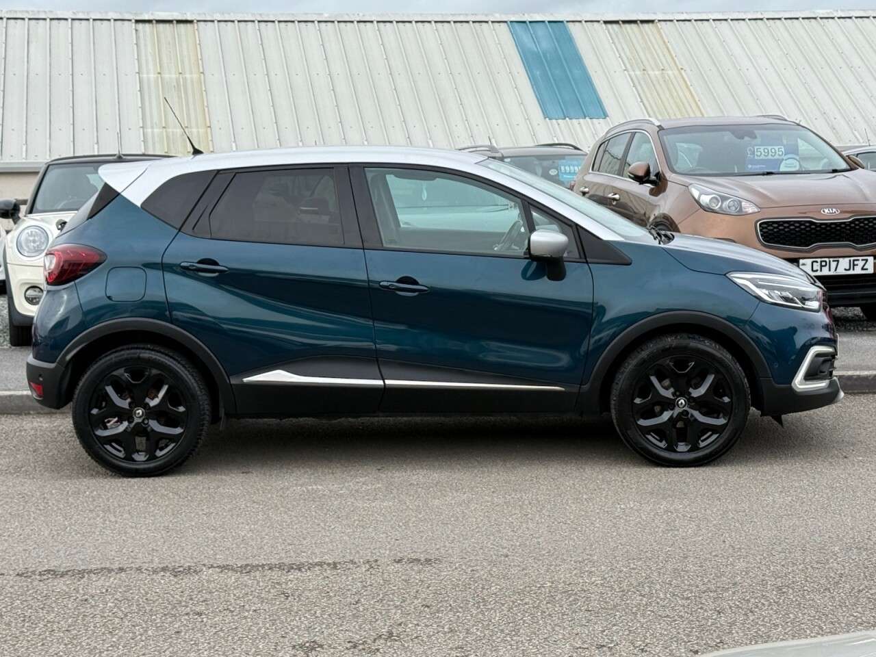 A 2018 RENAULT CAPTUR 0.9 TCe ENERGY GT Line SUV 5dr Petrol Manual Euro 6 (s/s) (90 ps) A 2018 RENAULT CAPTUR 0.9 TCe ENERGY GT Line SUV 5dr Petrol Manual Euro 6 (s/s) (90 ps)