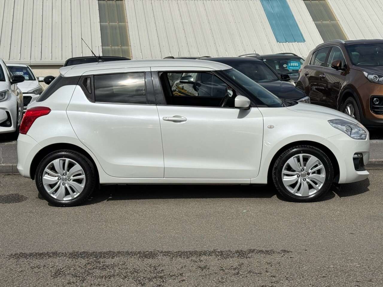 A 2017 SUZUKI SWIFT 1.0 Boosterjet SZ-T Hatchback 5dr Petrol Manual Euro 6 (111 ps) A 2017 SUZUKI SWIFT 1.0 Boosterjet SZ-T Hatchback 5dr Petrol Manual Euro 6 (111 ps)