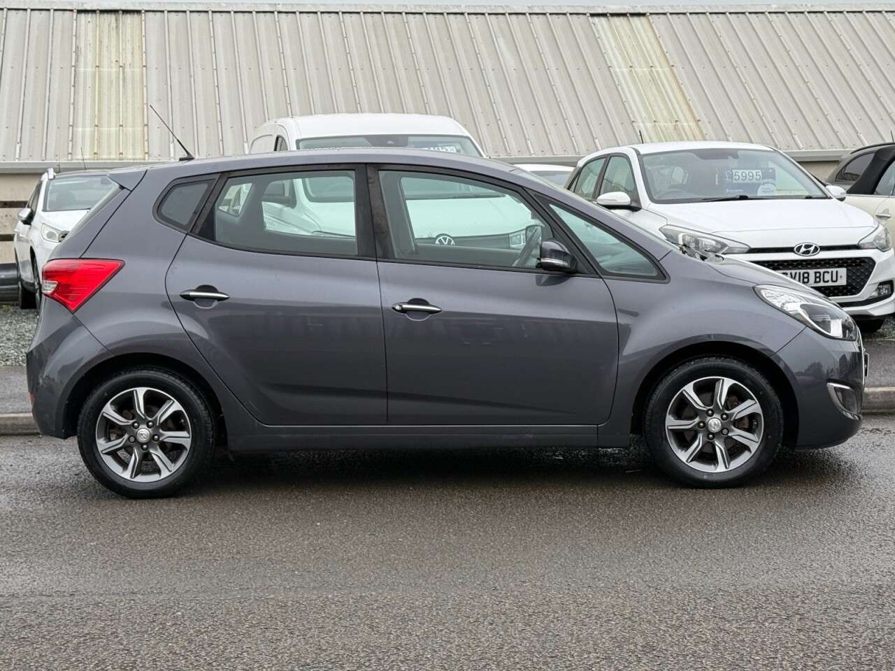 A 2017 HYUNDAI IX20 1.6 SE Nav Hatchback 5dr Petrol Auto Euro 6 (125 ps) A 2017 HYUNDAI IX20 1.6 SE Nav Hatchback 5dr Petrol Auto Euro 6 (125 ps)