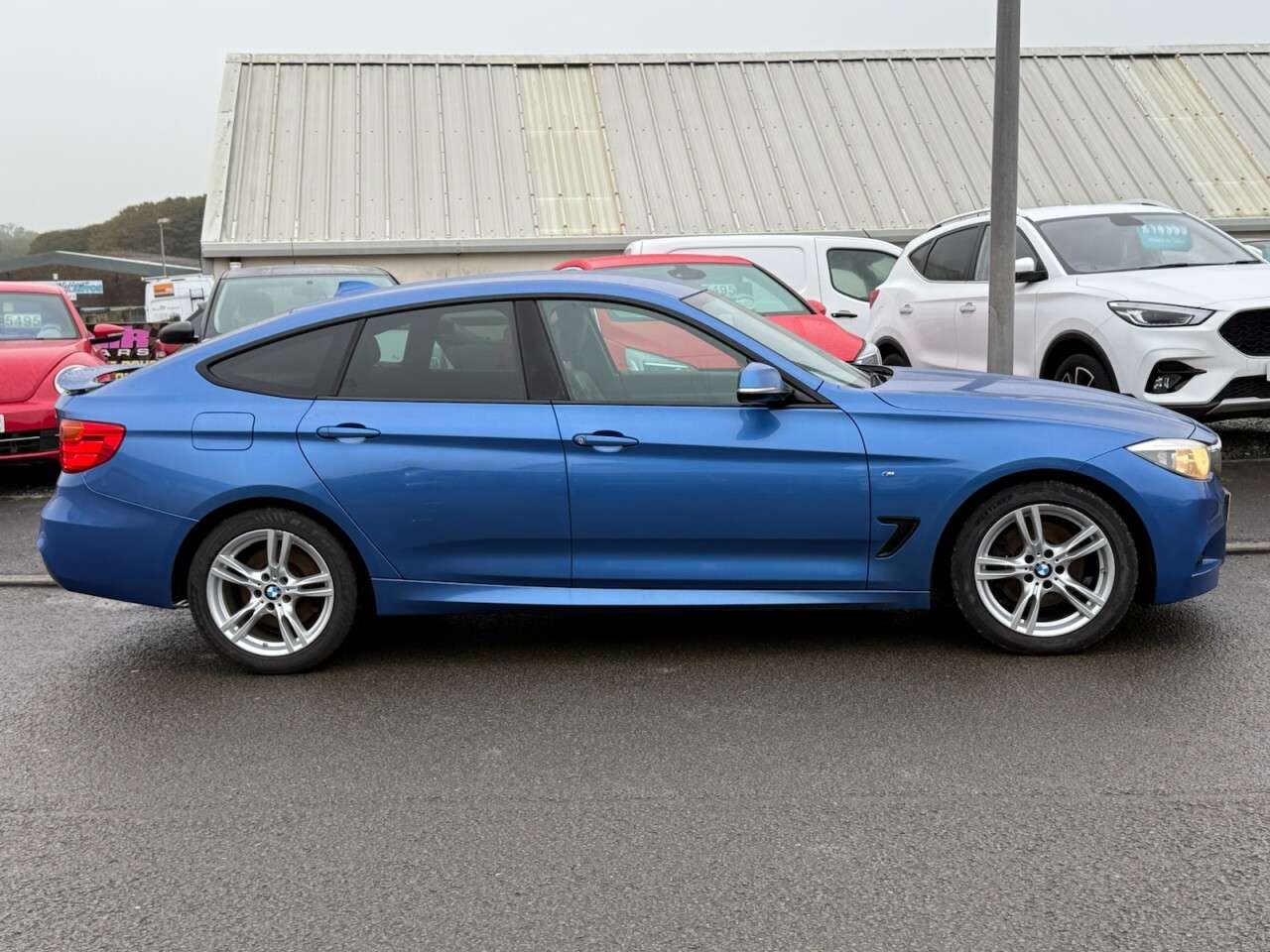 A 2016 BMW 3 SERIES GRAN TURISMO 3.0 330d M Sport GT 5dr Diesel Auto xDrive Euro 6 (s/s) (258 ps) A 2016 BMW 3 SERIES GRAN TURISMO 3.0 330d M Sport GT 5dr Diesel Auto xDrive Euro 6 (s/s) (258 ps)