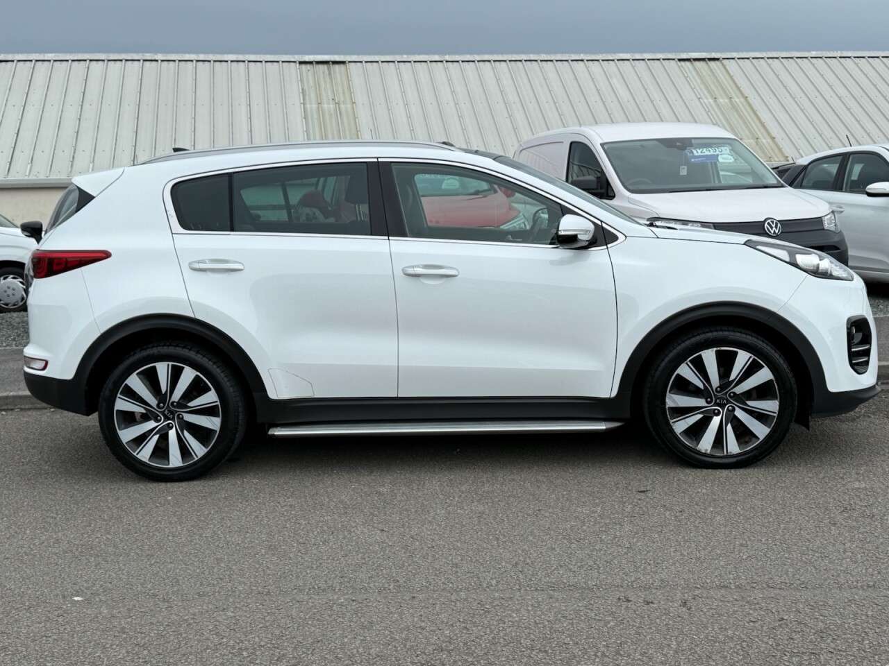A 2017 KIA SPORTAGE 1.7 CRDi 3 SUV 5dr Diesel DCT Euro 6 (s/s) (139 bhp) A 2017 KIA SPORTAGE 1.7 CRDi 3 SUV 5dr Diesel DCT Euro 6 (s/s) (139 bhp)