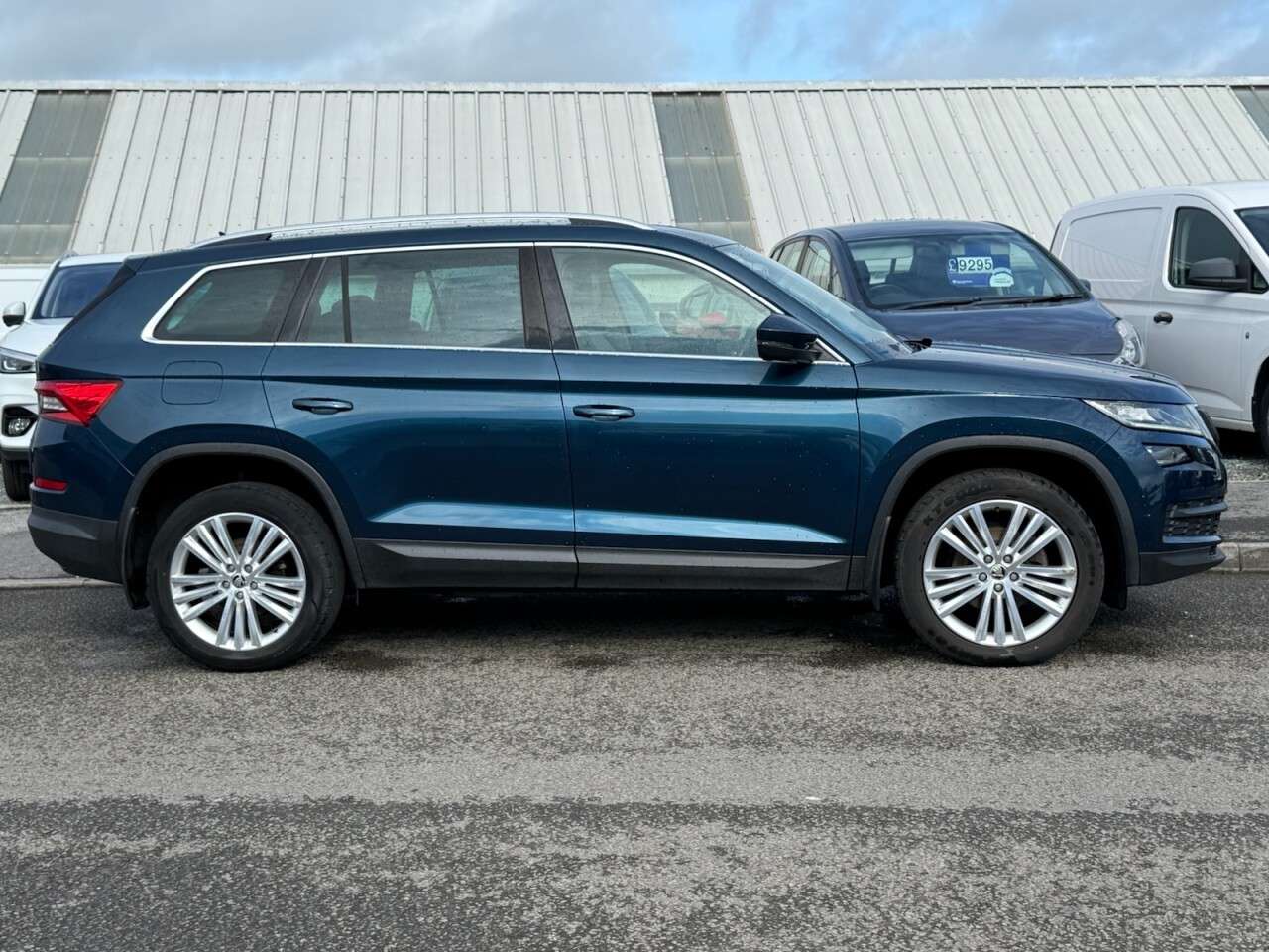 A 2017 SKODA KODIAQ 2.0 TDI Edition SUV 5dr Diesel DSG Euro 6 (s/s) (5 Seat) (150 ps) A 2017 SKODA KODIAQ 2.0 TDI Edition SUV 5dr Diesel DSG Euro 6 (s/s) (5 Seat) (150 ps)