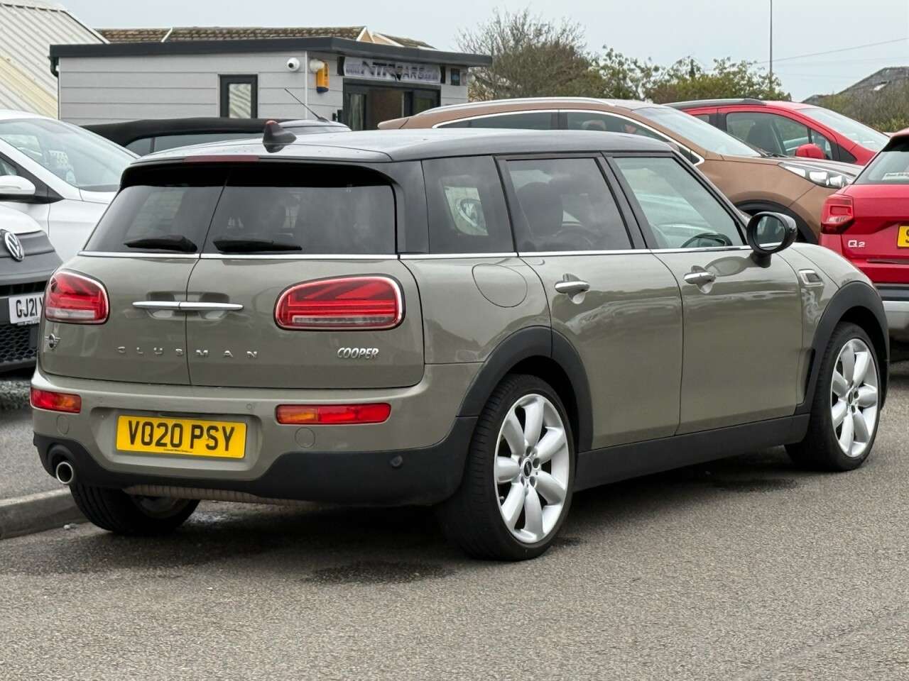 A 2020 MINI CLUBMAN 1.5 Cooper Exclusive Estate 6dr Petrol Manual Euro 6 (s/s) (136 ps) A 2020 MINI CLUBMAN 1.5 Cooper Exclusive Estate 6dr Petrol Manual Euro 6 (s/s) (136 ps)