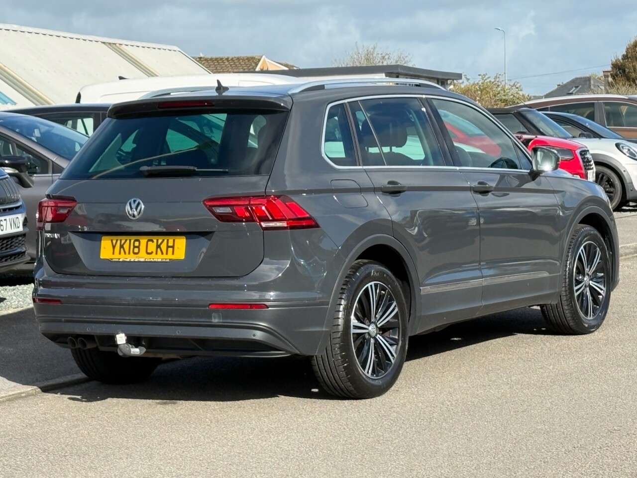A 2018 VOLKSWAGEN TIGUAN 2.0 TDI SE Navigation SUV 5dr Diesel Manual Euro 6 (s/s) (150 ps) A 2018 VOLKSWAGEN TIGUAN 2.0 TDI SE Navigation SUV 5dr Diesel Manual Euro 6 (s/s) (150 ps)