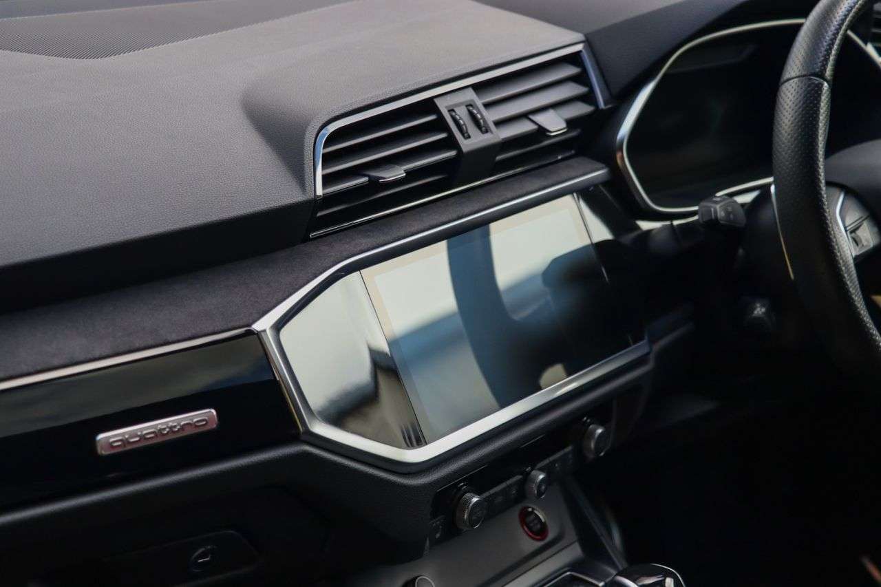 2020 AUDI RS Q3 2020 AUDI RS Q3