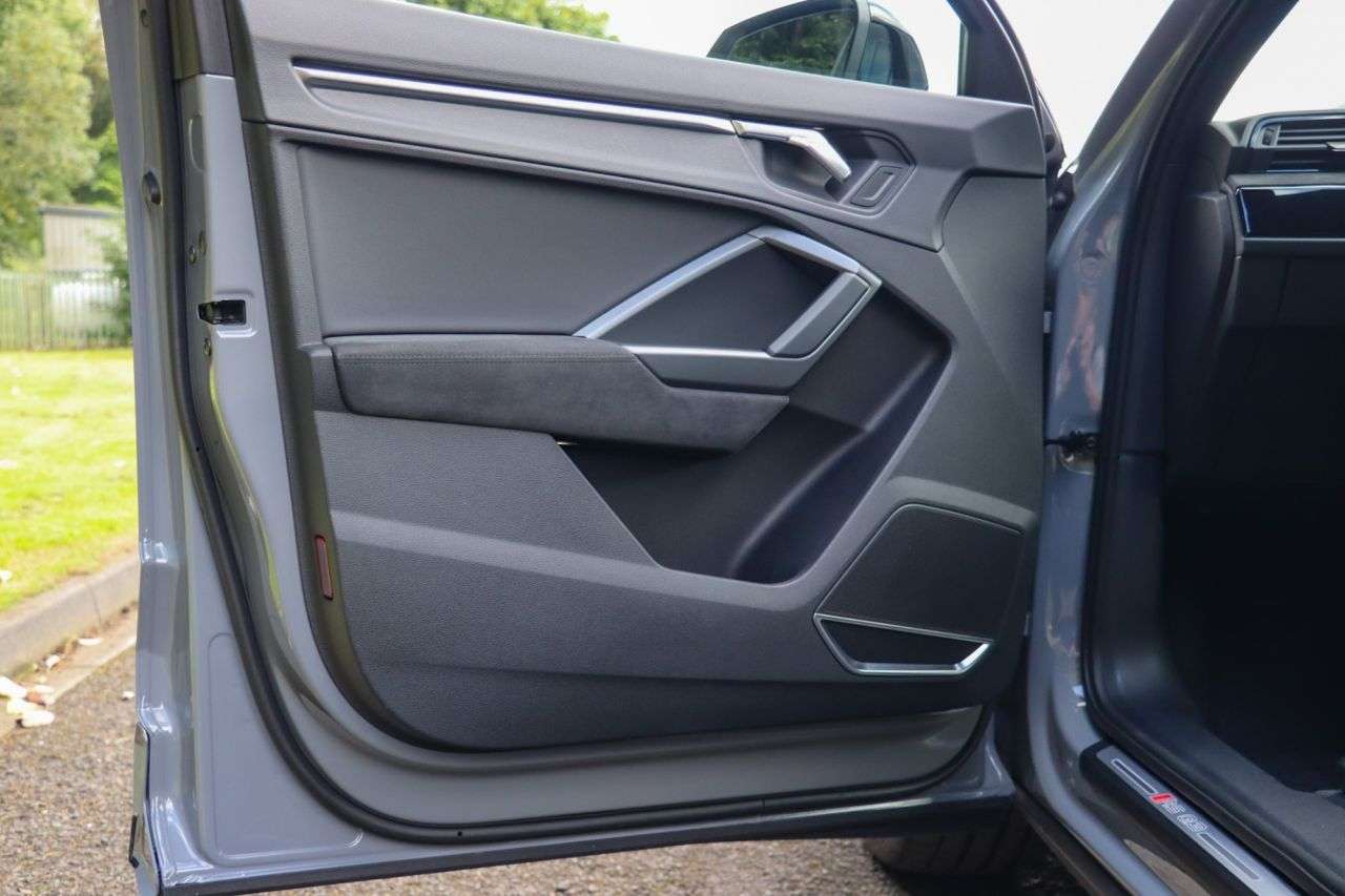 2020 AUDI RS Q3 2020 AUDI RS Q3