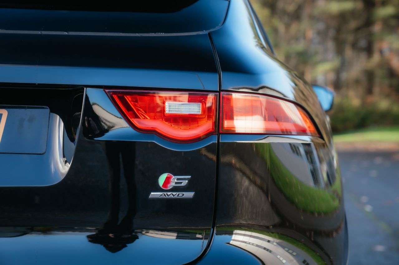 2016 JAGUAR F-PACE 2016 JAGUAR F-PACE