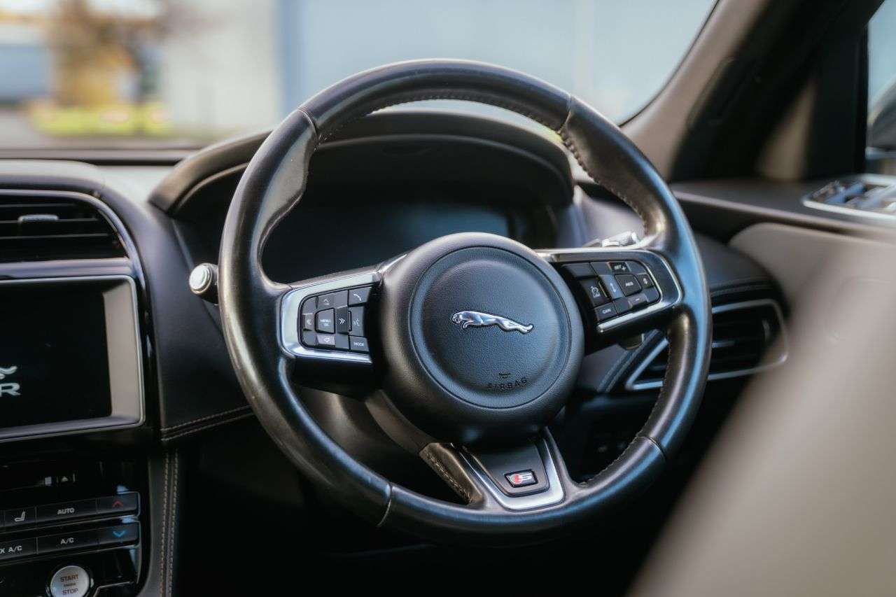 2016 JAGUAR F-PACE 2016 JAGUAR F-PACE