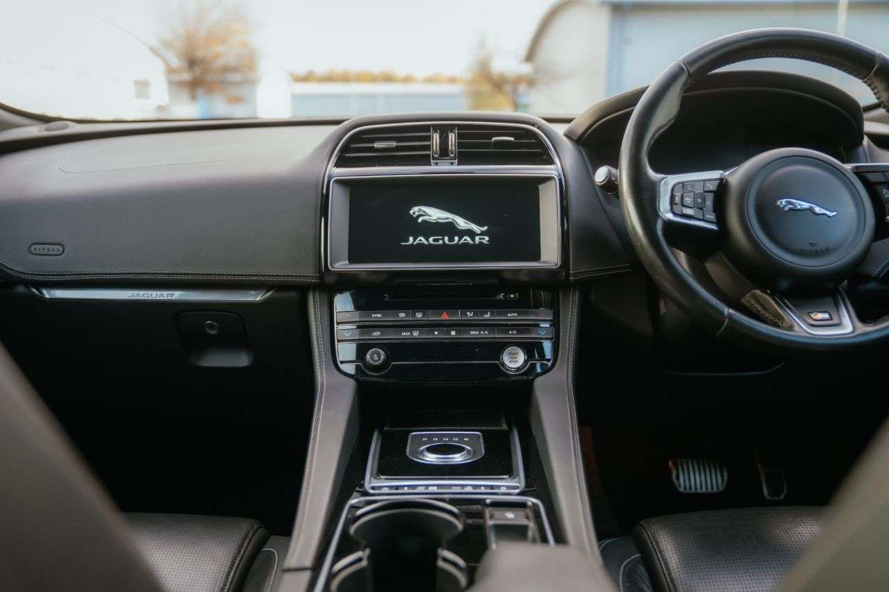 2016 JAGUAR F-PACE 2016 JAGUAR F-PACE