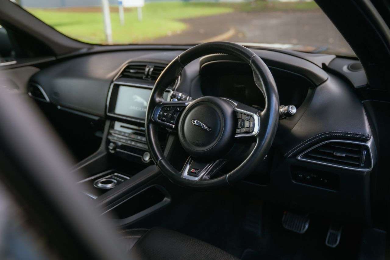 2016 JAGUAR F-PACE 2016 JAGUAR F-PACE