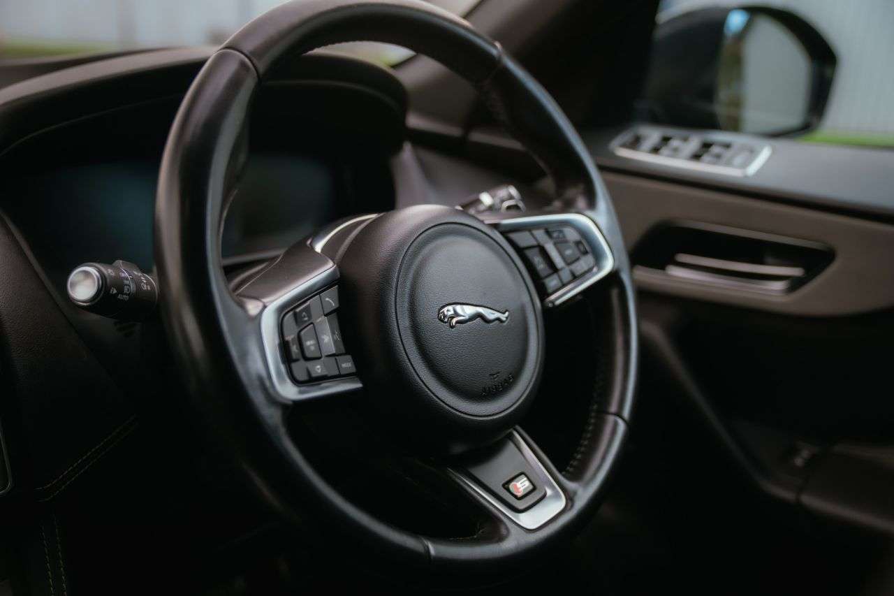 2016 JAGUAR F-PACE 2016 JAGUAR F-PACE