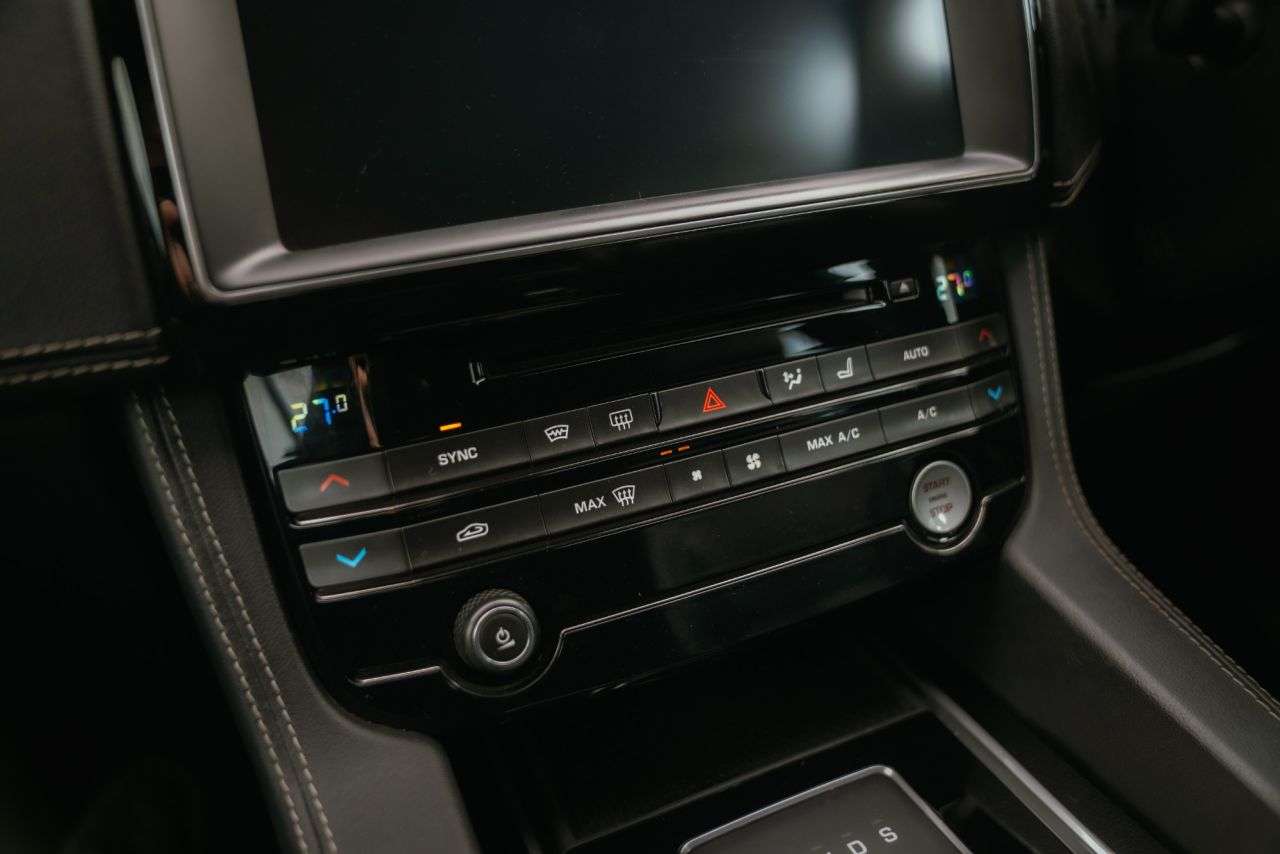 2016 JAGUAR F-PACE 2016 JAGUAR F-PACE