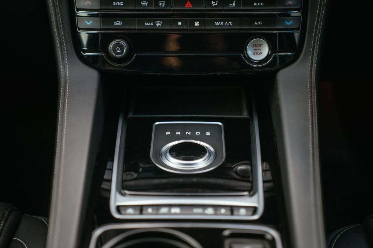 2016 JAGUAR F-PACE 2016 JAGUAR F-PACE