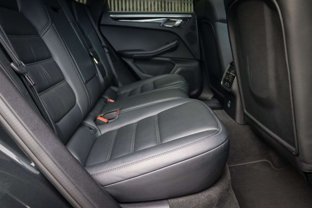 2019 PORSCHE MACAN 2019 PORSCHE MACAN