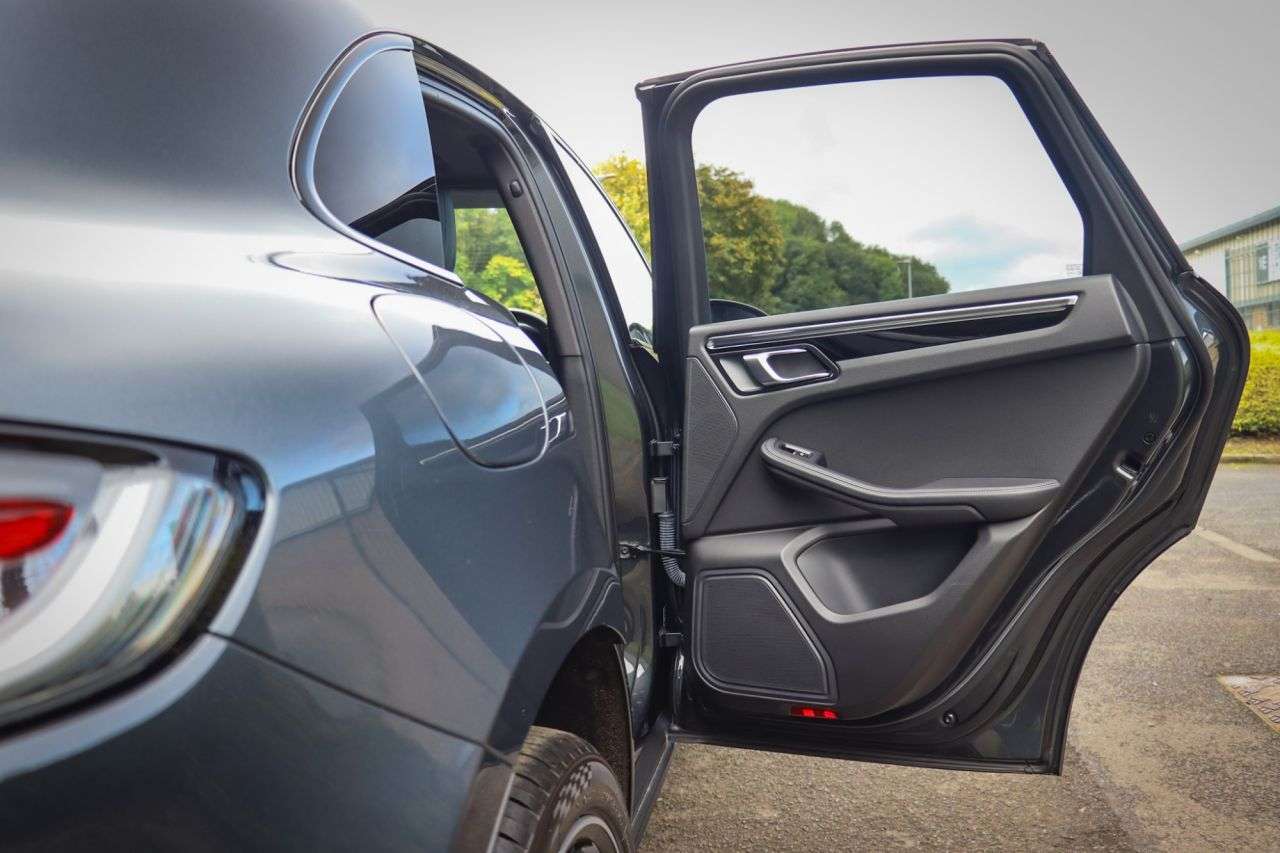 2019 PORSCHE MACAN 2019 PORSCHE MACAN