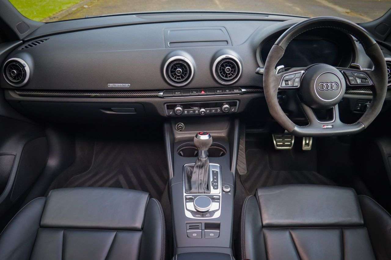 null AUDI RS3 null AUDI RS3