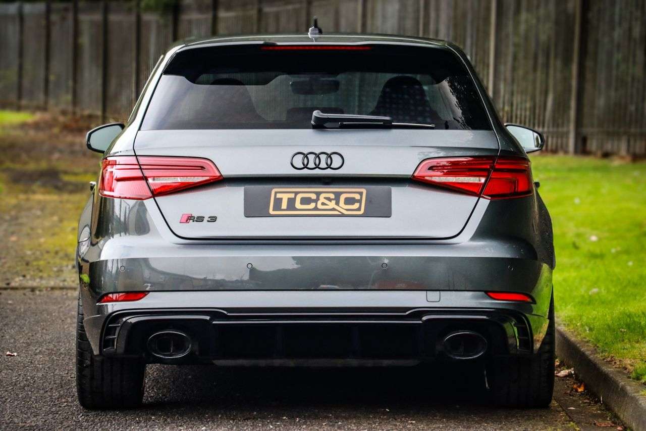 null AUDI RS3 null AUDI RS3