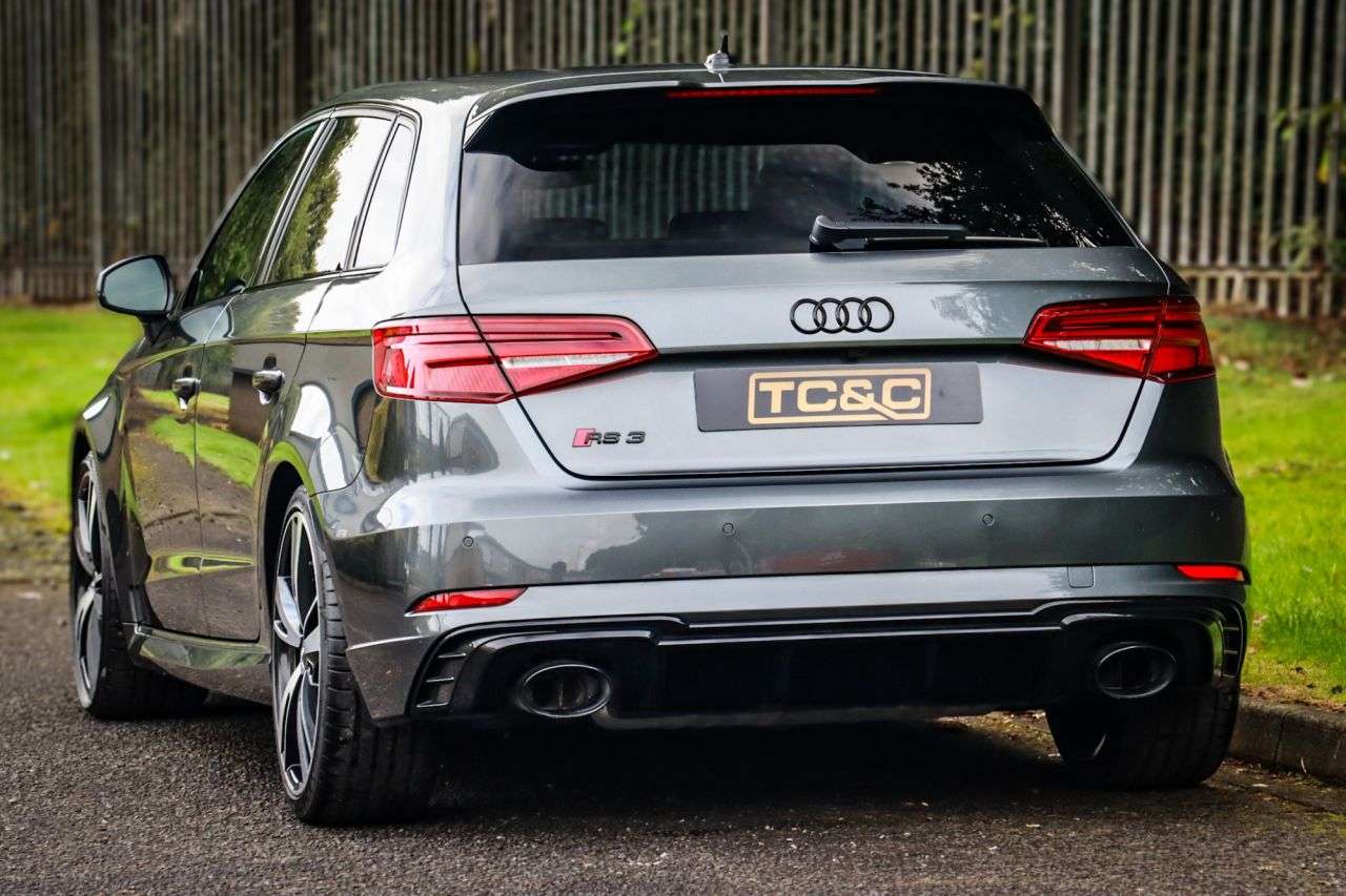 null AUDI RS3 null AUDI RS3