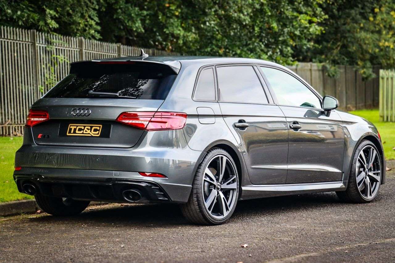 null AUDI RS3 null AUDI RS3