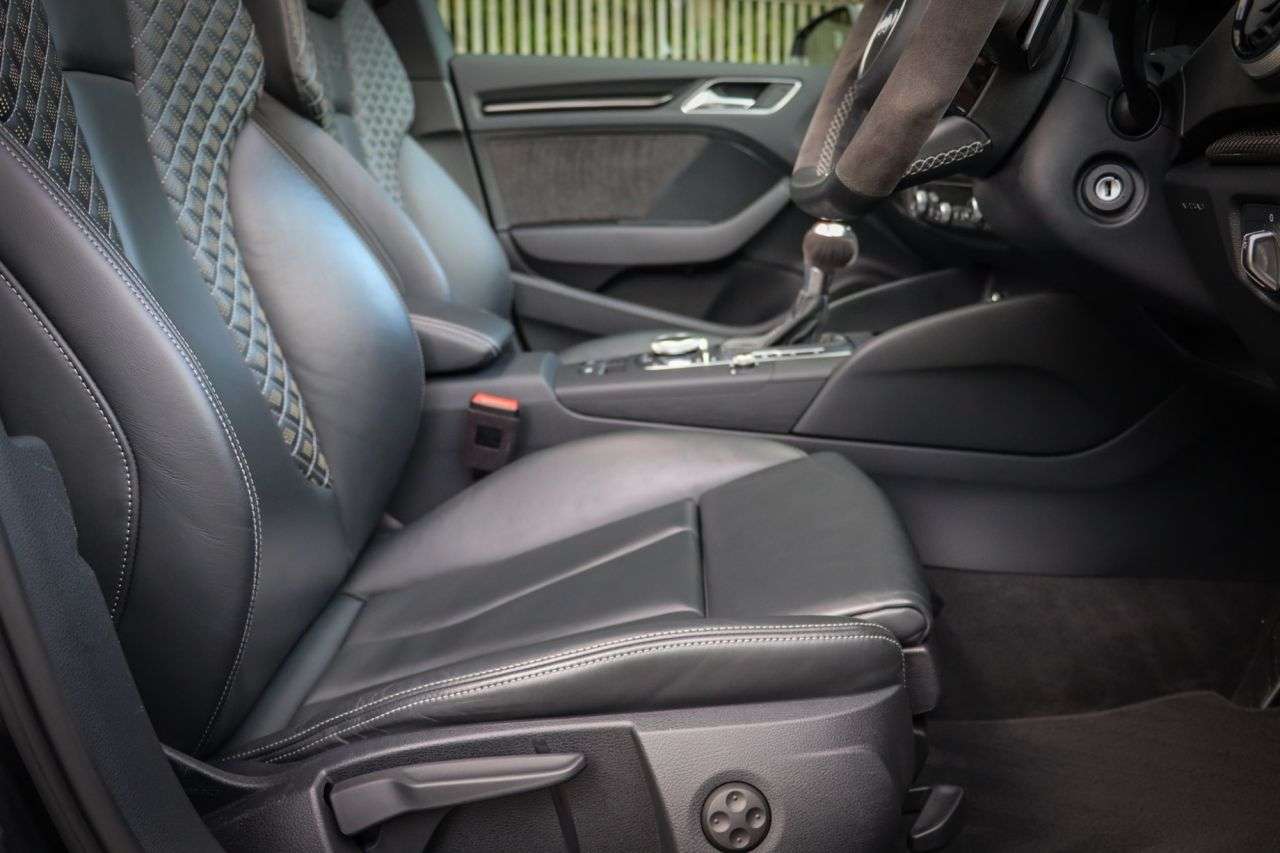 null AUDI RS3 null AUDI RS3