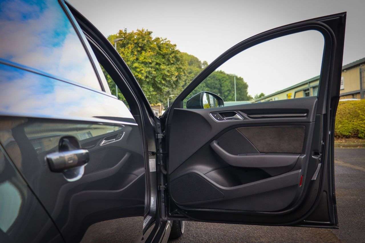 null AUDI RS3 null AUDI RS3