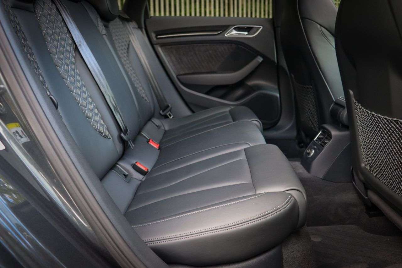 null AUDI RS3 null AUDI RS3