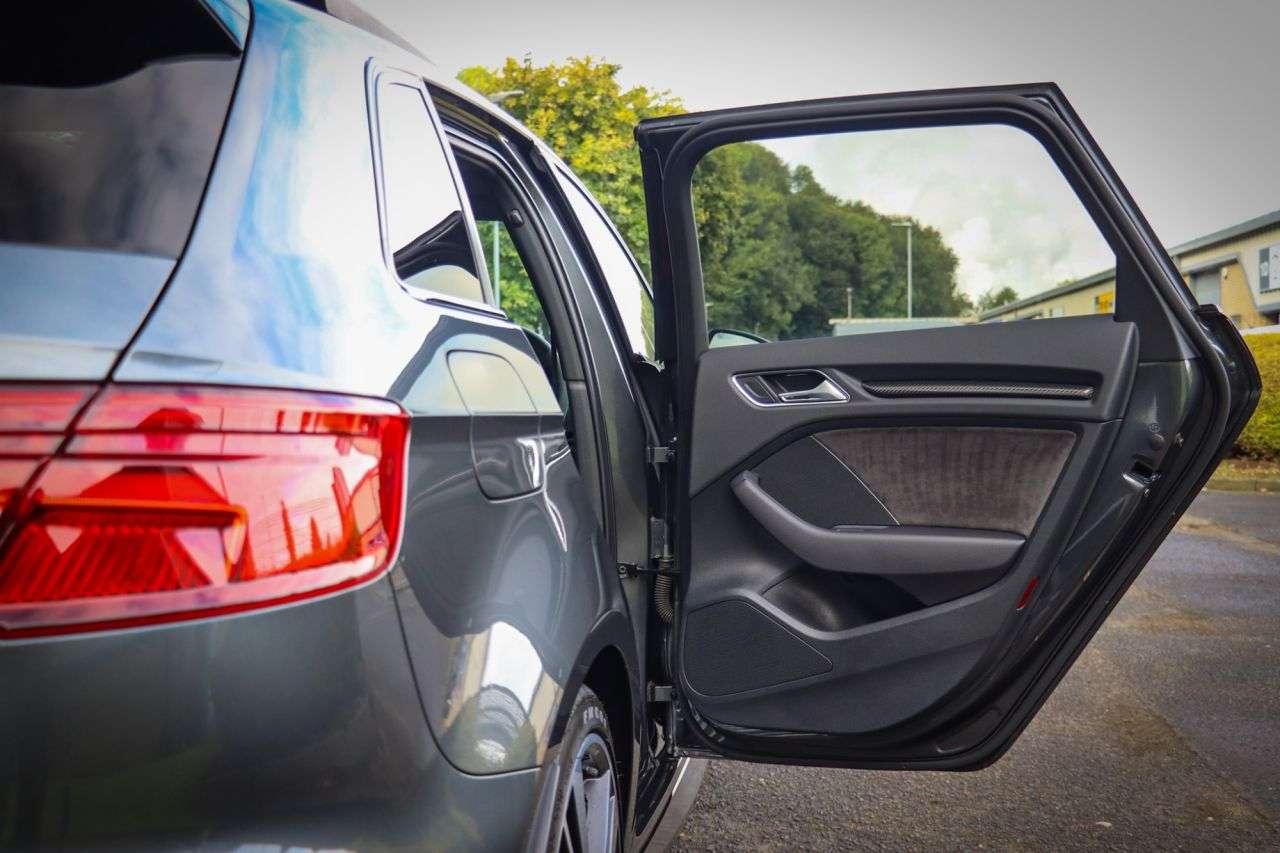 null AUDI RS3 null AUDI RS3