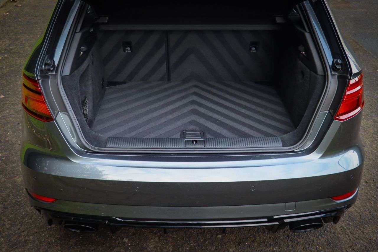 null AUDI RS3 null AUDI RS3