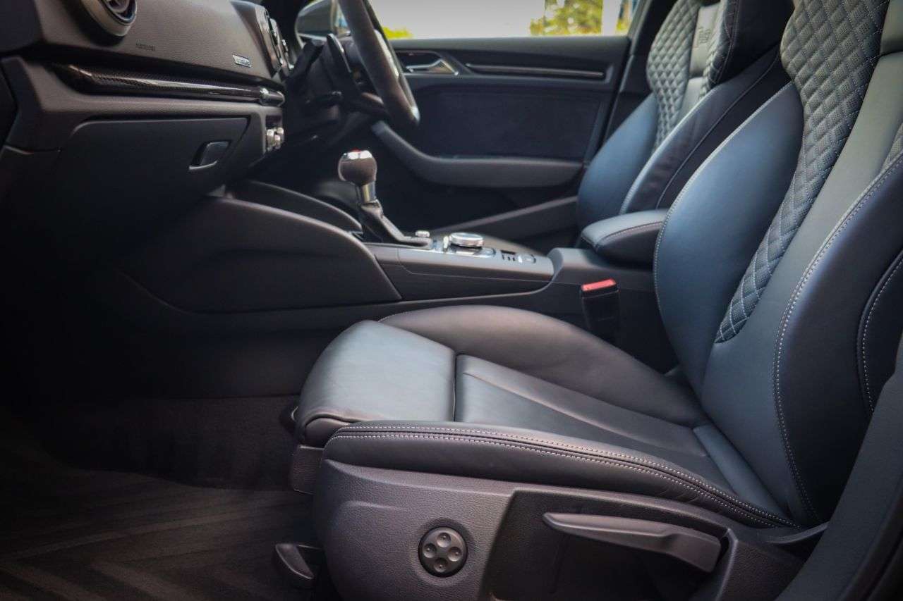 null AUDI RS3 null AUDI RS3