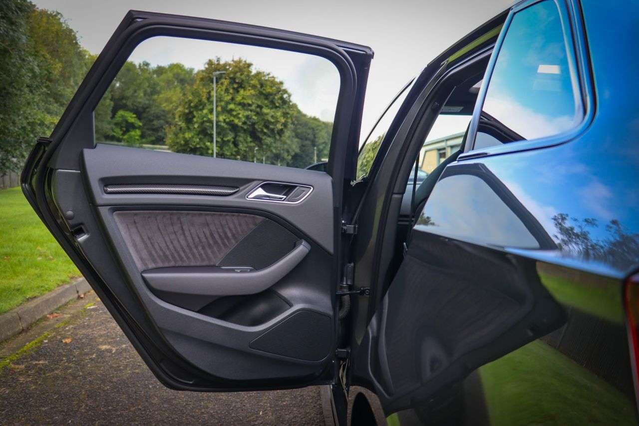 null AUDI RS3 null AUDI RS3