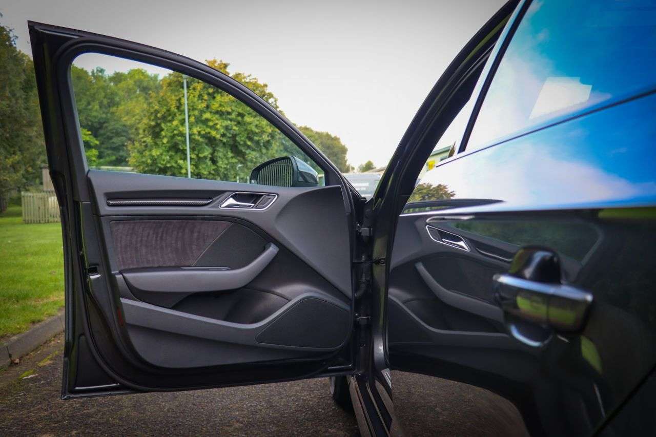 null AUDI RS3 null AUDI RS3