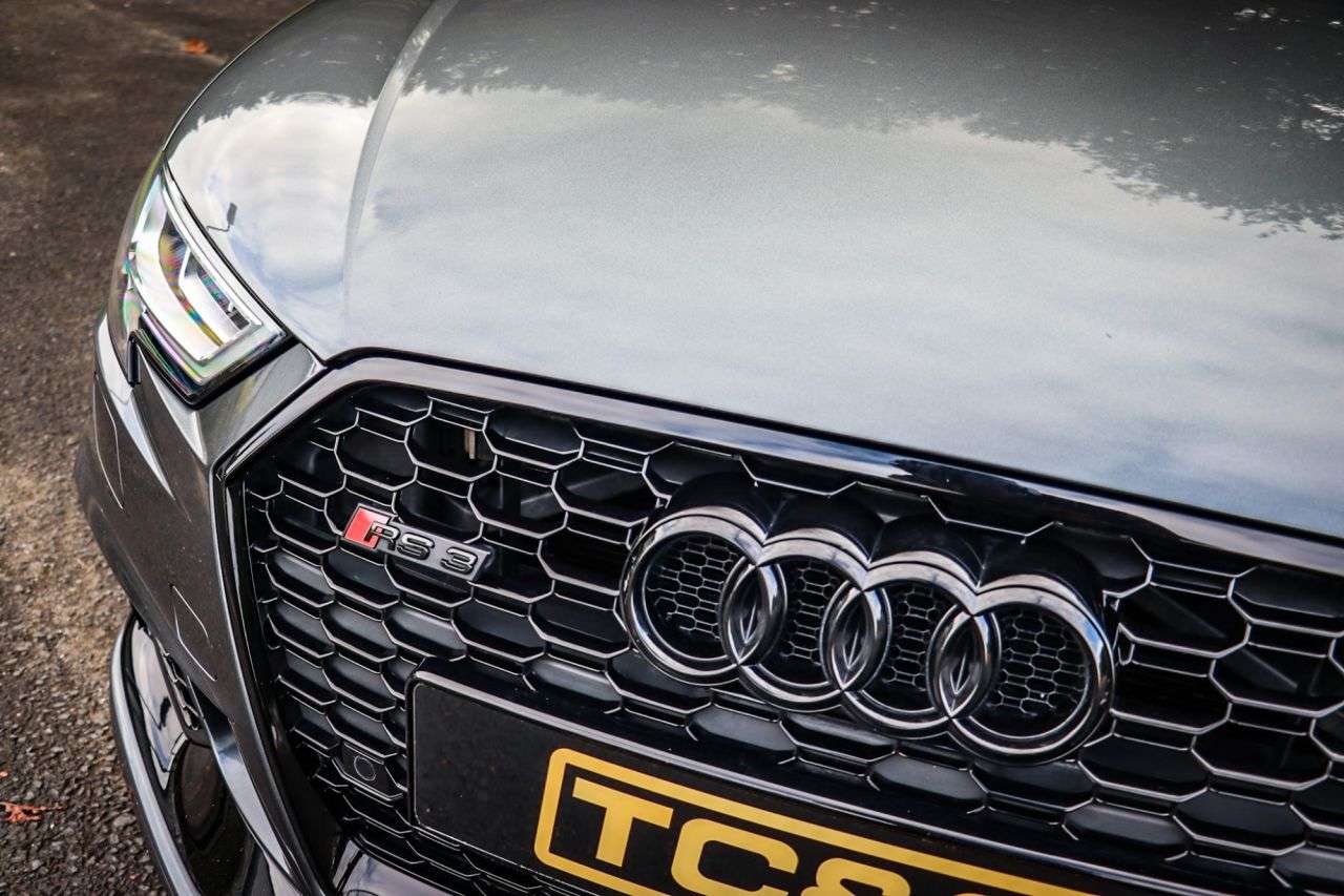 null AUDI RS3 null AUDI RS3