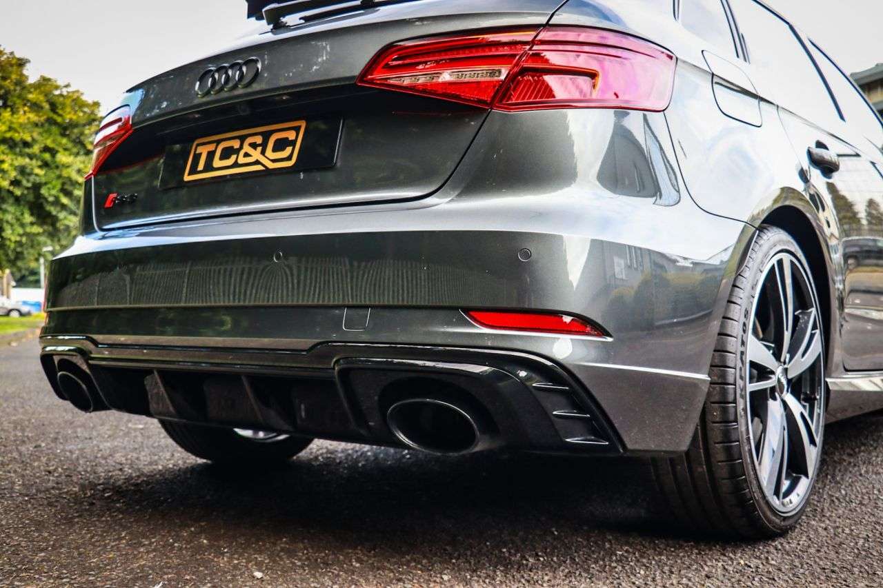 null AUDI RS3 null AUDI RS3