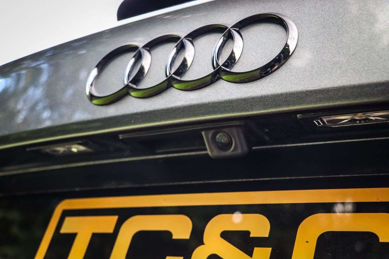 null AUDI RS3 null AUDI RS3