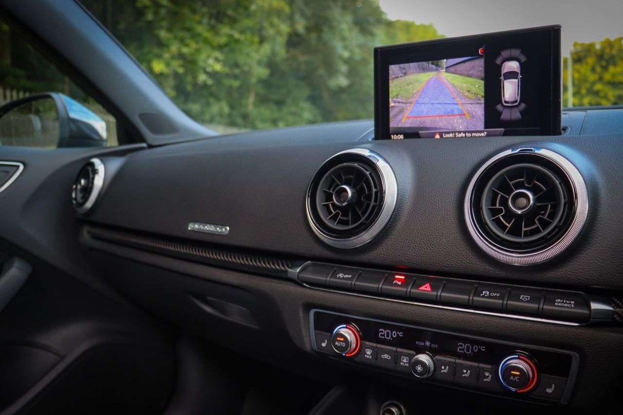 null AUDI RS3 null AUDI RS3