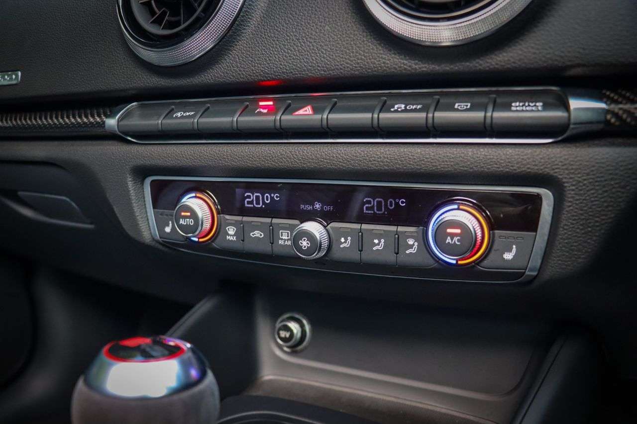 null AUDI RS3 null AUDI RS3