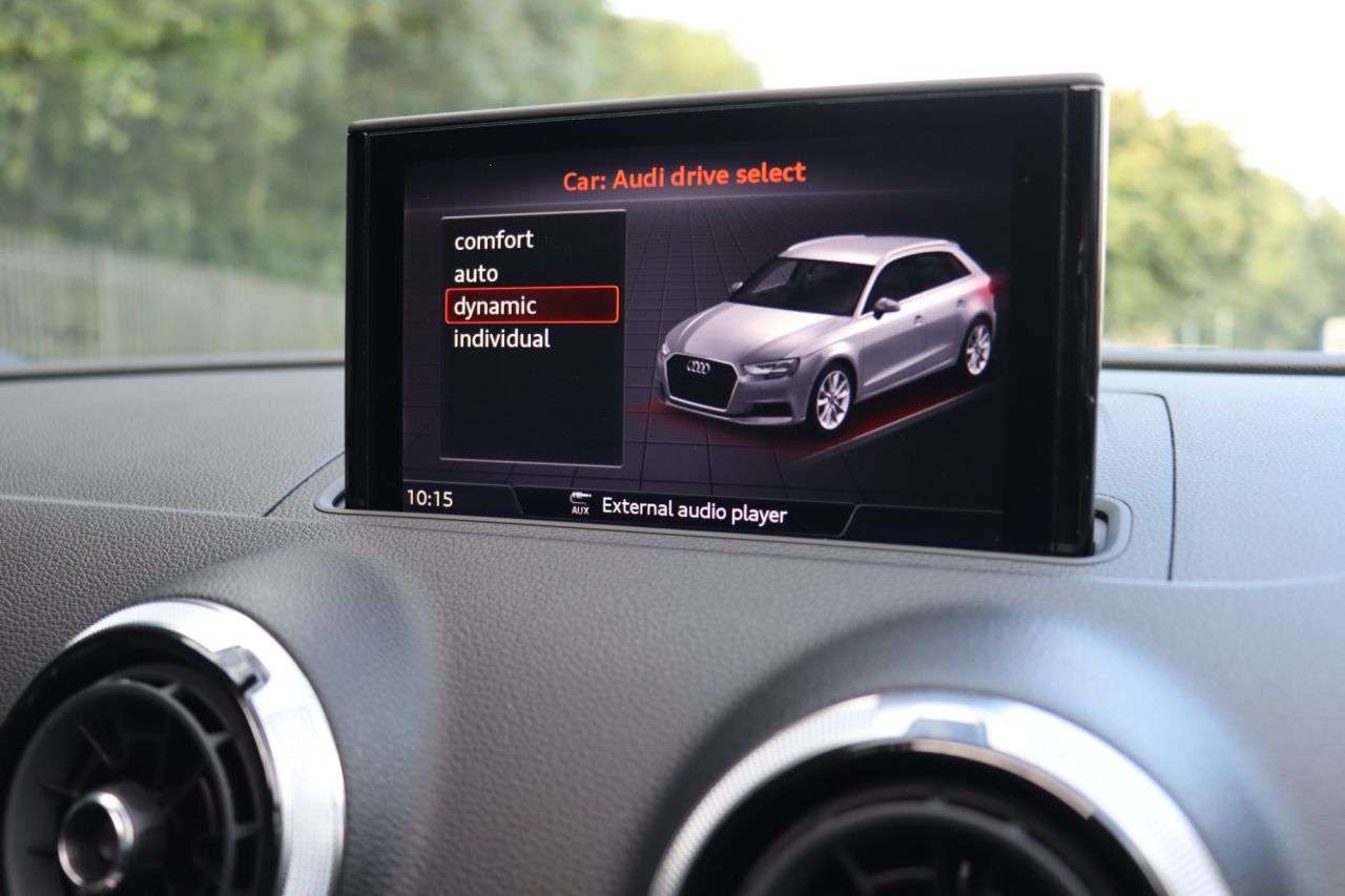 null AUDI RS3 null AUDI RS3