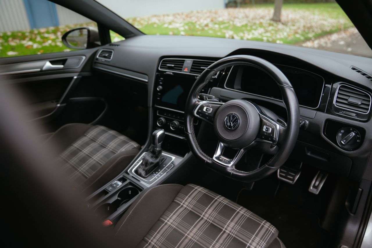 2018 VOLKSWAGEN GOLF 2018 VOLKSWAGEN GOLF