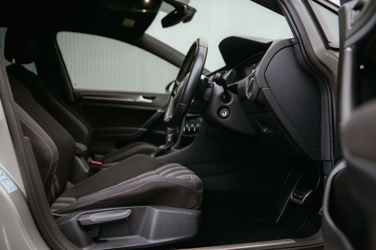 2018 VOLKSWAGEN GOLF 2018 VOLKSWAGEN GOLF