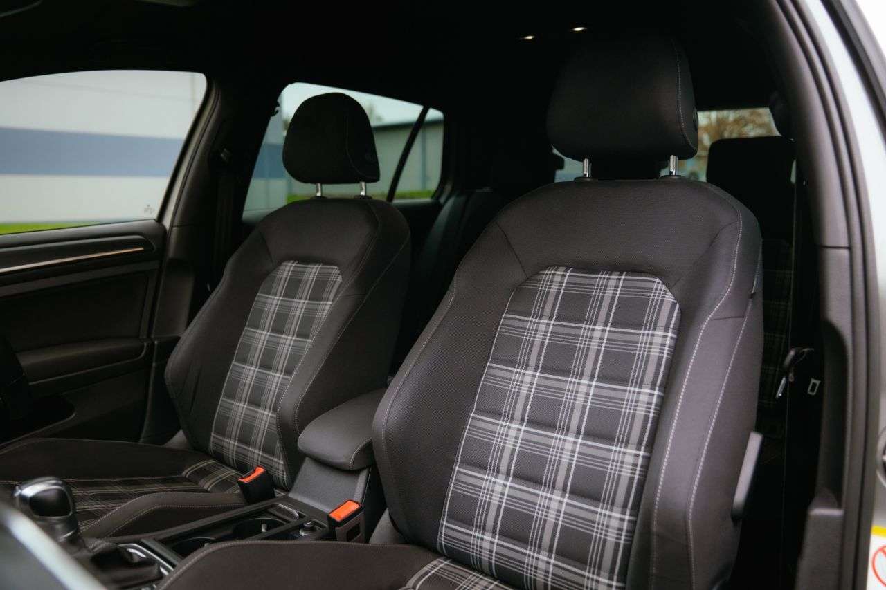 2018 VOLKSWAGEN GOLF 2018 VOLKSWAGEN GOLF