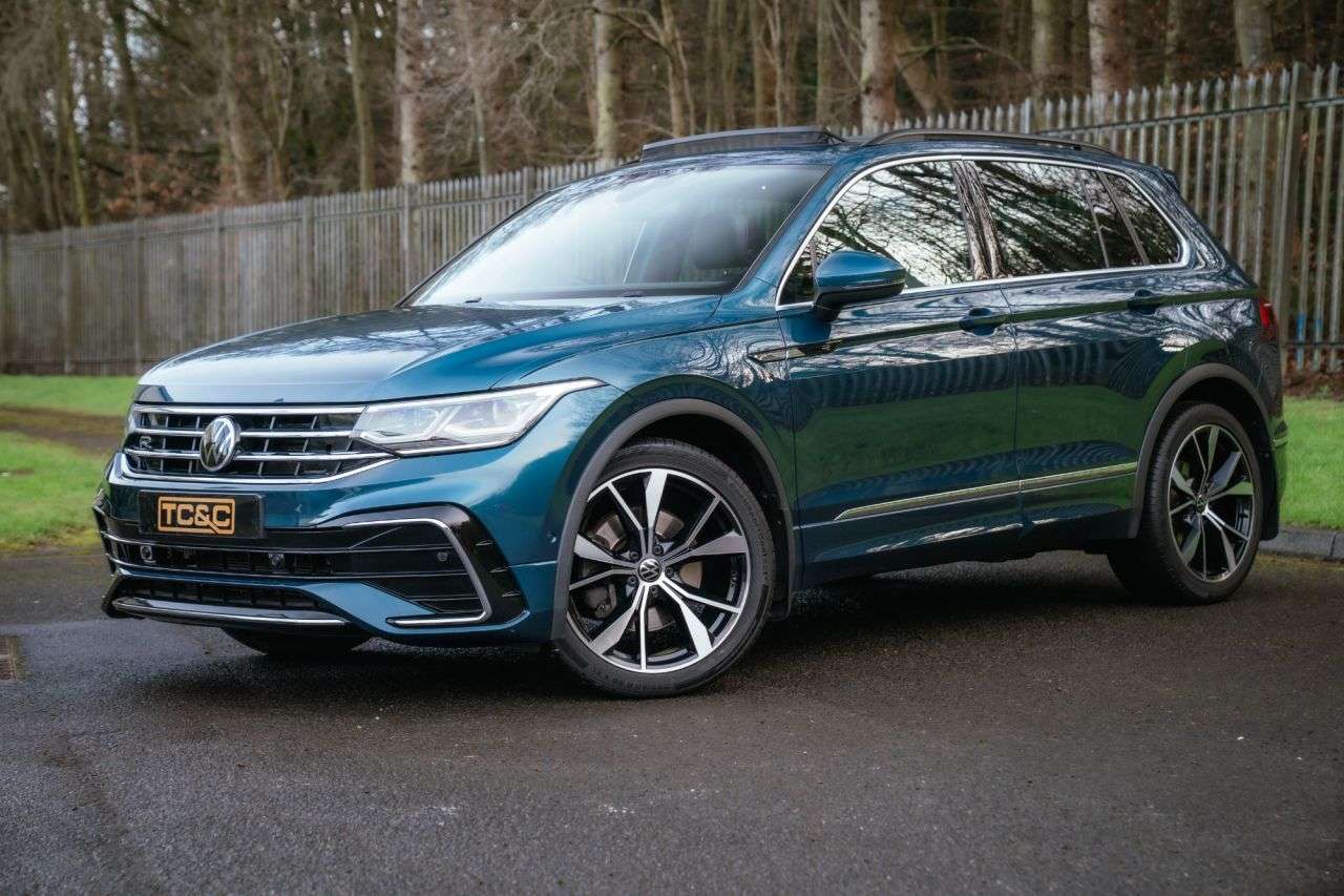 A 2021 VOLKSWAGEN TIGUAN 2.0 TDI R-Line SUV 5dr Diesel DSG 4Motion Euro 6 (s/s) (200 ps) A 2021 VOLKSWAGEN TIGUAN 2.0 TDI R-Line SUV 5dr Diesel DSG 4Motion Euro 6 (s/s) (200 ps)