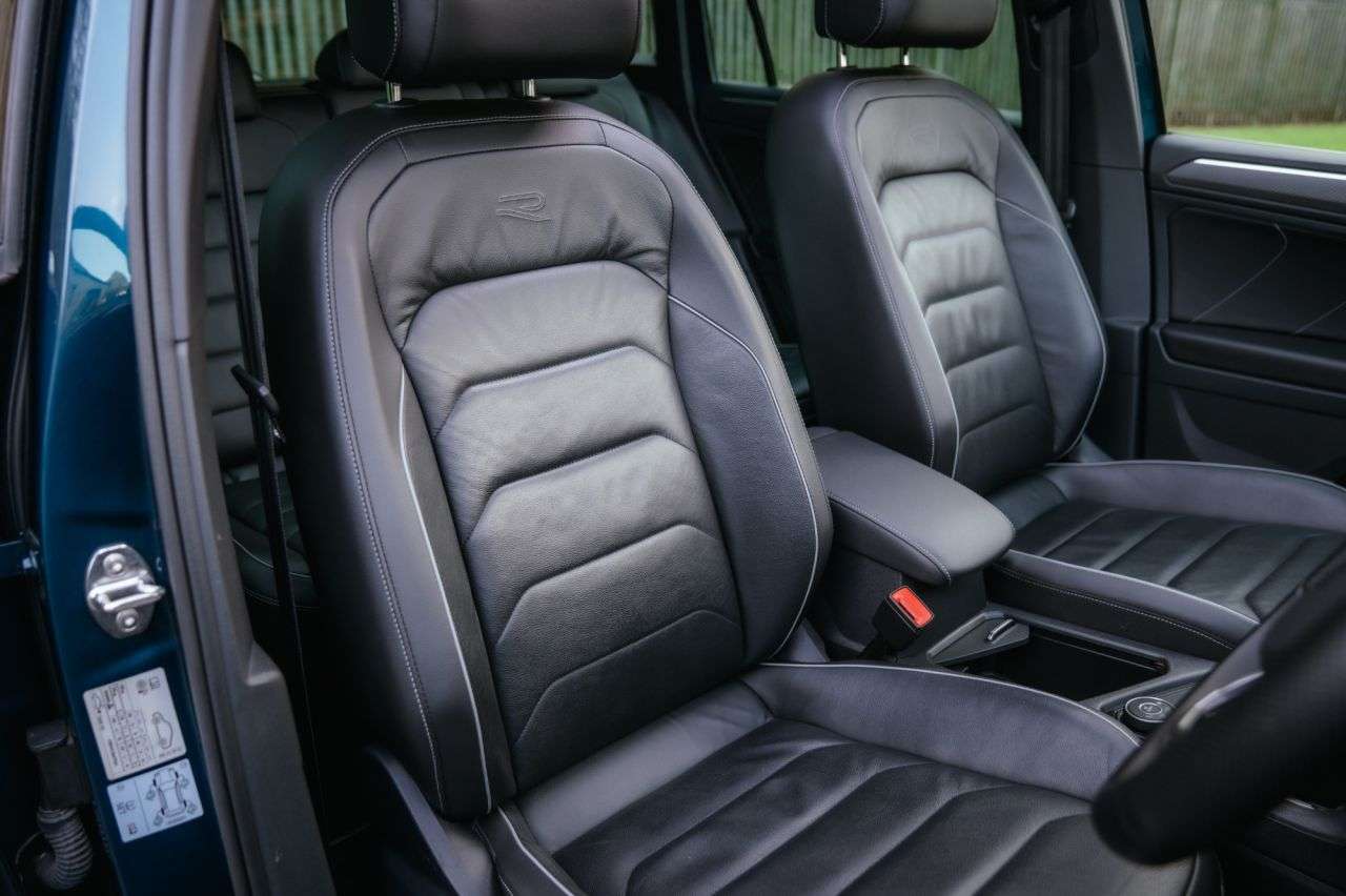 A 2021 VOLKSWAGEN TIGUAN 2.0 TDI R-Line SUV 5dr Diesel DSG 4Motion Euro 6 (s/s) (200 ps) A 2021 VOLKSWAGEN TIGUAN 2.0 TDI R-Line SUV 5dr Diesel DSG 4Motion Euro 6 (s/s) (200 ps)