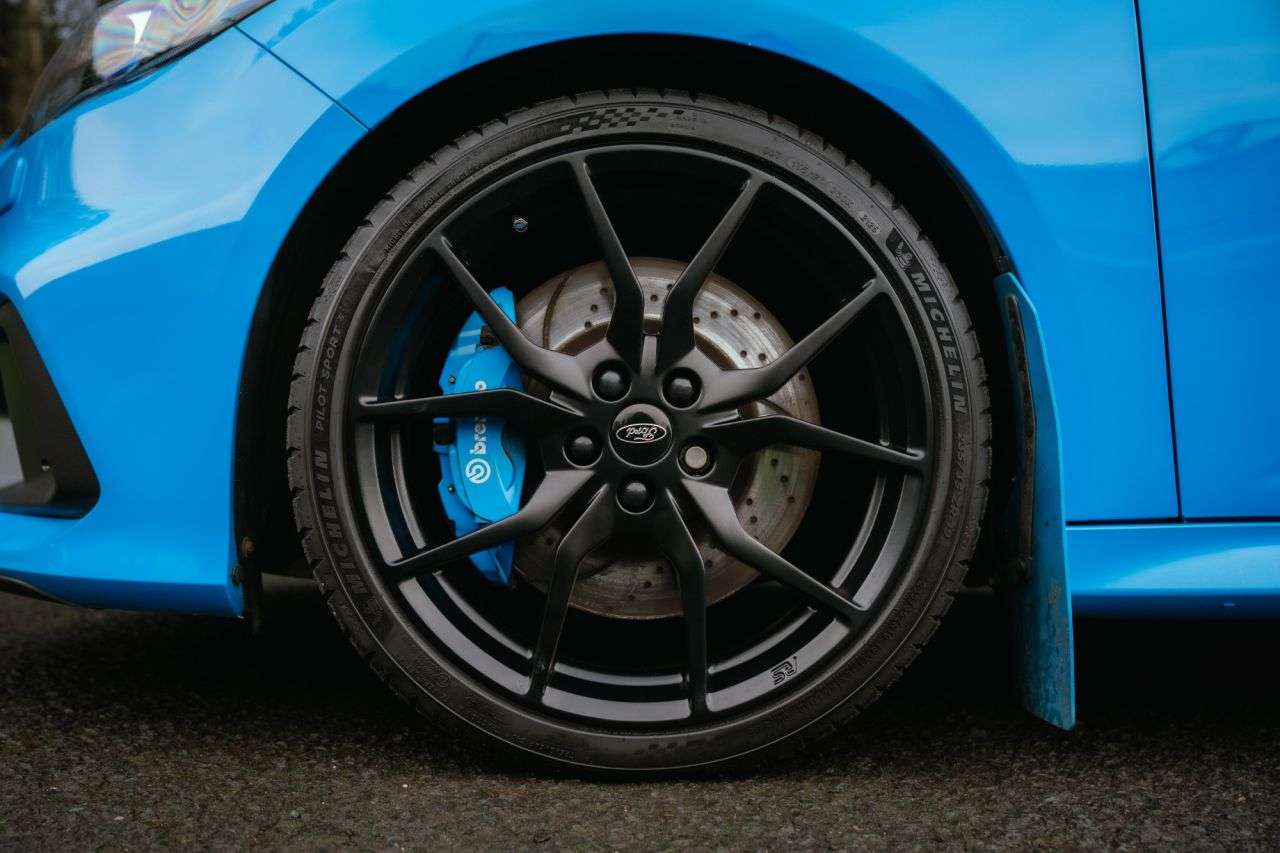 A 2016 FORD FOCUS 2.3T EcoBoost RS Hatchback 5dr Petrol Manual AWD Euro 6 (s/s) (350 ps) A 2016 FORD FOCUS 2.3T EcoBoost RS Hatchback 5dr Petrol Manual AWD Euro 6 (s/s) (350 ps)