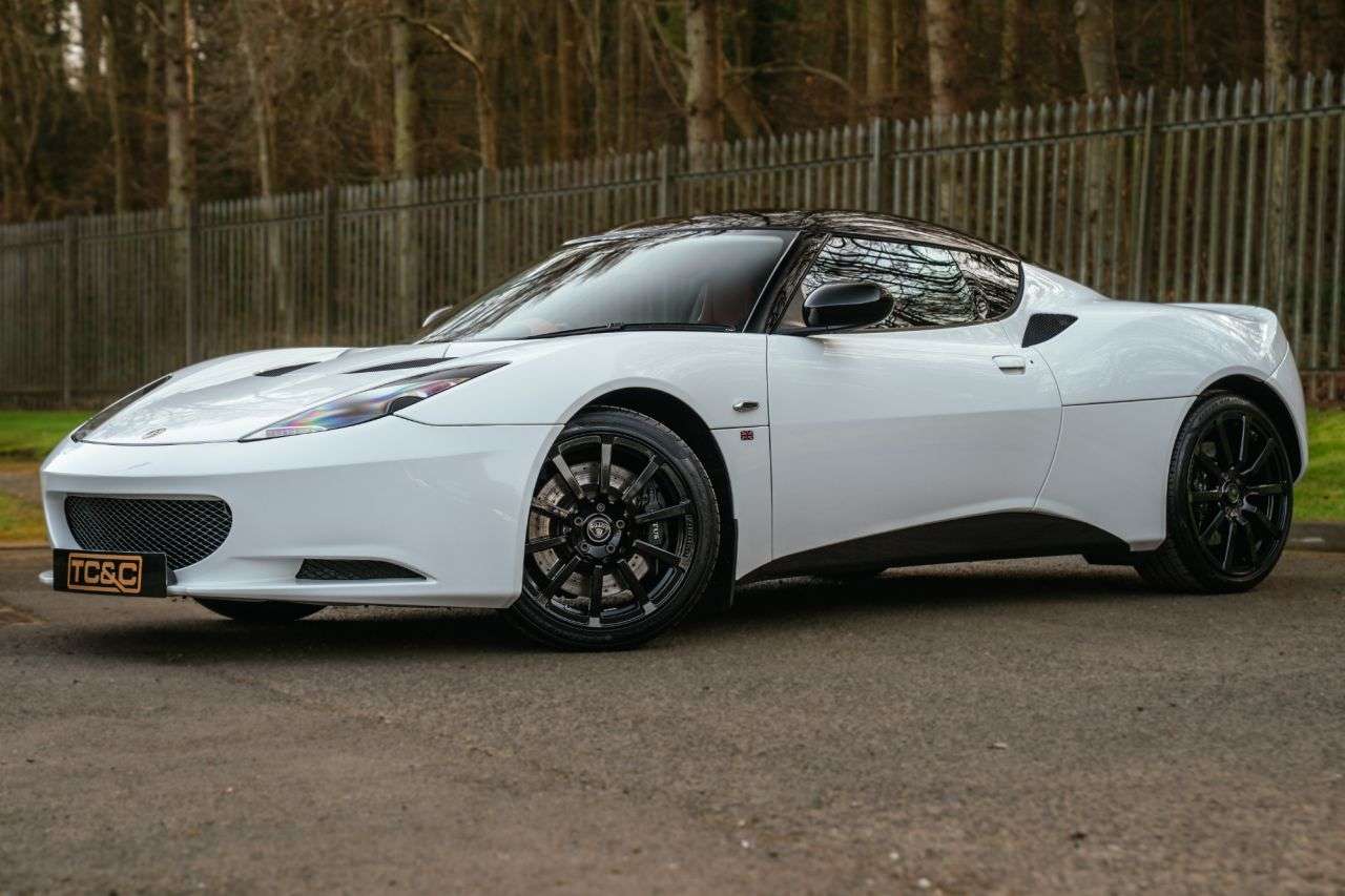 A 2009 LOTUS EVORA 3.5 V6 Coupe 2dr Petrol Manual Euro 4 (280 ps) A 2009 LOTUS EVORA 3.5 V6 Coupe 2dr Petrol Manual Euro 4 (280 ps)