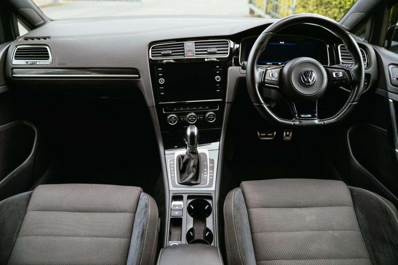 A 2017 VOLKSWAGEN GOLF 2.0 TSI R Hatchback 5dr Petrol DSG 4Motion Euro 6 (s/s) (310 ps) A 2017 VOLKSWAGEN GOLF 2.0 TSI R Hatchback 5dr Petrol DSG 4Motion Euro 6 (s/s) (310 ps)