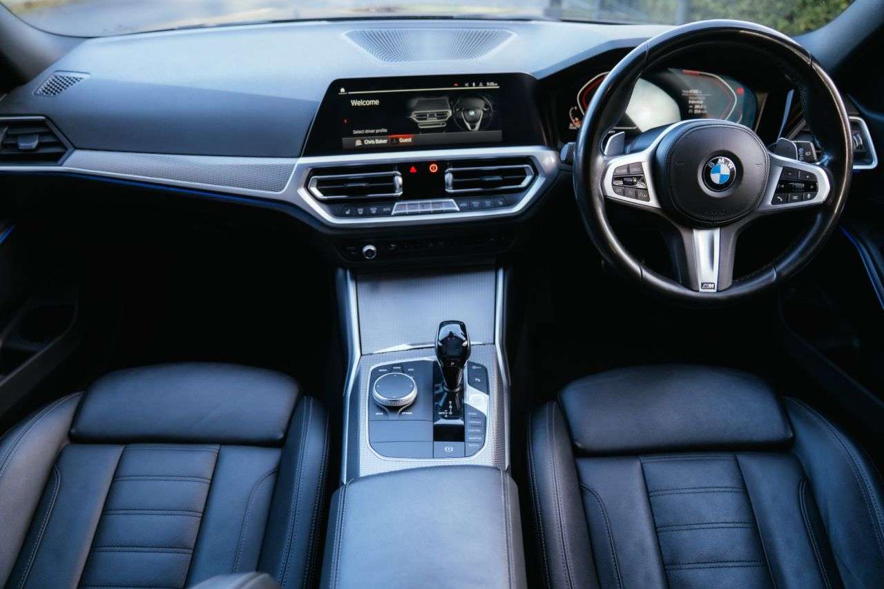 A 2020 BMW 3 SERIES 2.0 320d MHT M Sport Touring 5dr Diesel Hybrid Auto Euro 6 (s/s) (190 ps) A 2020 BMW 3 SERIES 2.0 320d MHT M Sport Touring 5dr Diesel Hybrid Auto Euro 6 (s/s) (190 ps)