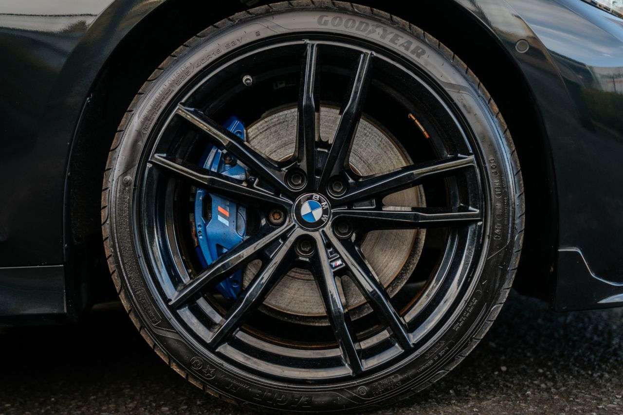 A 2020 BMW 3 SERIES 2.0 320d MHT M Sport Touring 5dr Diesel Hybrid Auto Euro 6 (s/s) (190 ps) A 2020 BMW 3 SERIES 2.0 320d MHT M Sport Touring 5dr Diesel Hybrid Auto Euro 6 (s/s) (190 ps)